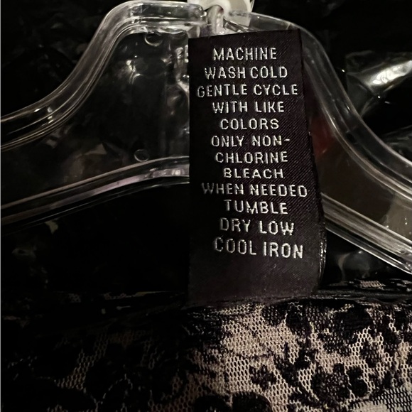 Women’s INC International Concept Black & White Blouse Size L - Picture 4 of 16